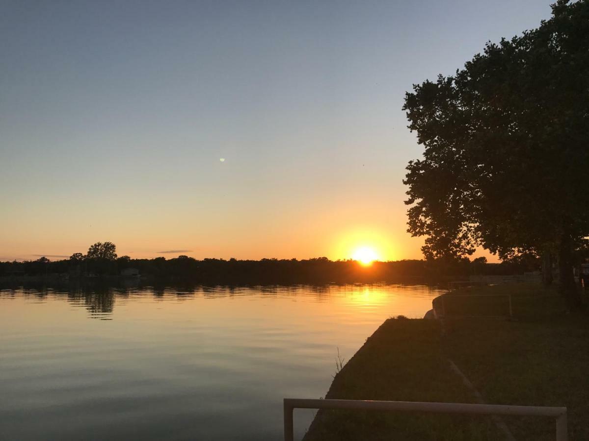 Oasis Lake Buchanan Bluffton 外观 照片